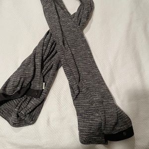 Lululemon vinyasa scarf, gray pattern